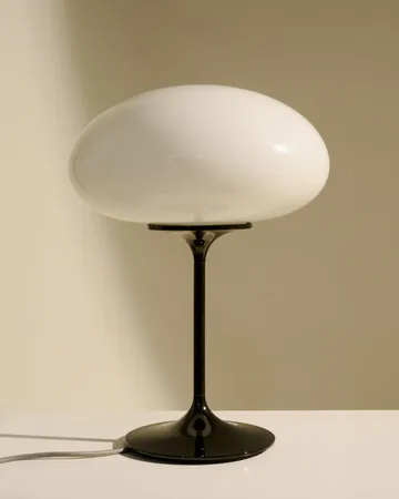 Stemlite bordlampe - Black chrome-opalglass, 42 cm - GUBI