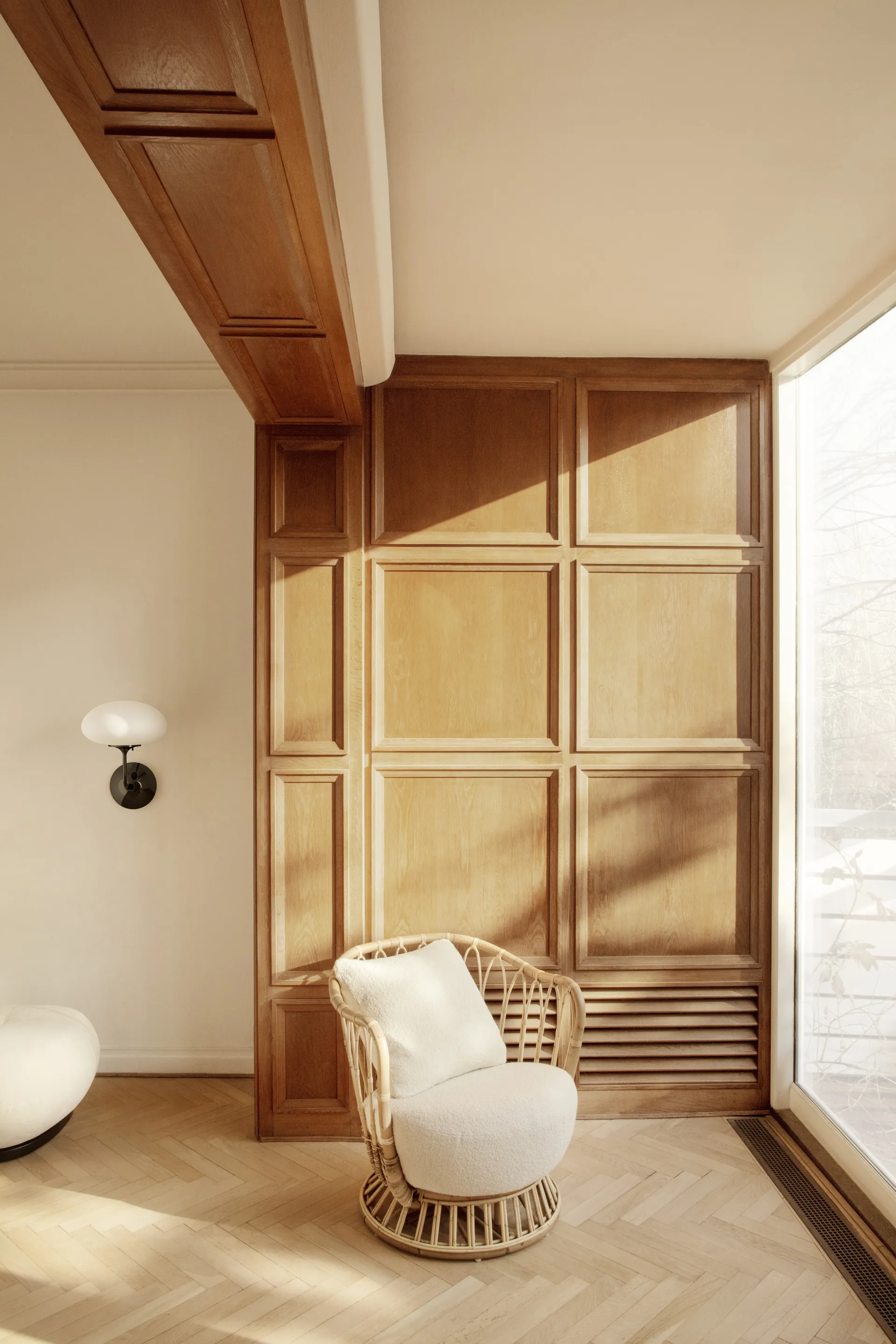 Stemlite vegglampe, Sort krom-frostat glass GUBI