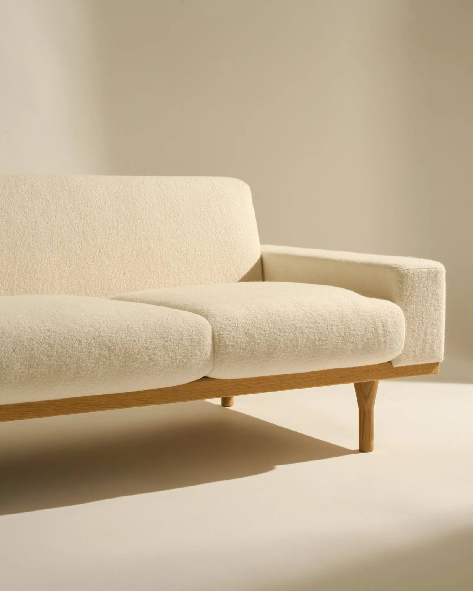SW50 sofa, Harp 24 Ivory-oljet eik, 4-seter GUBI