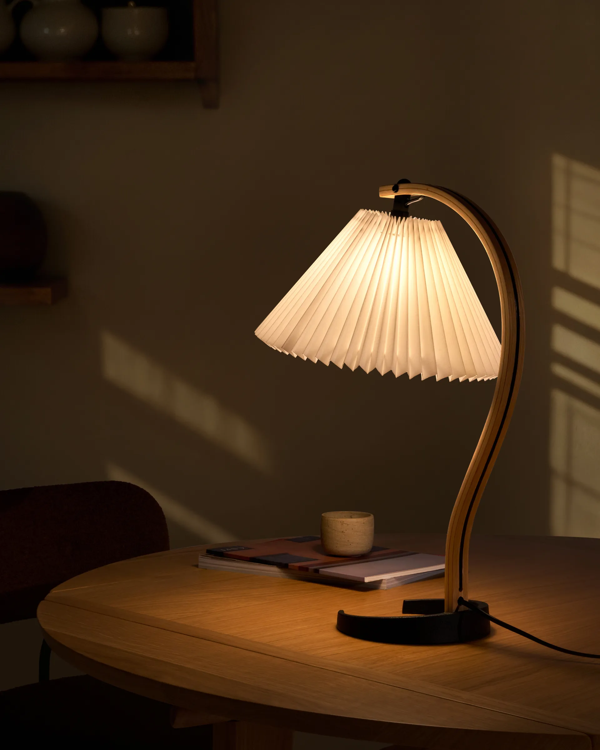 Timberline bordlampe, Oak-birch-white GUBI