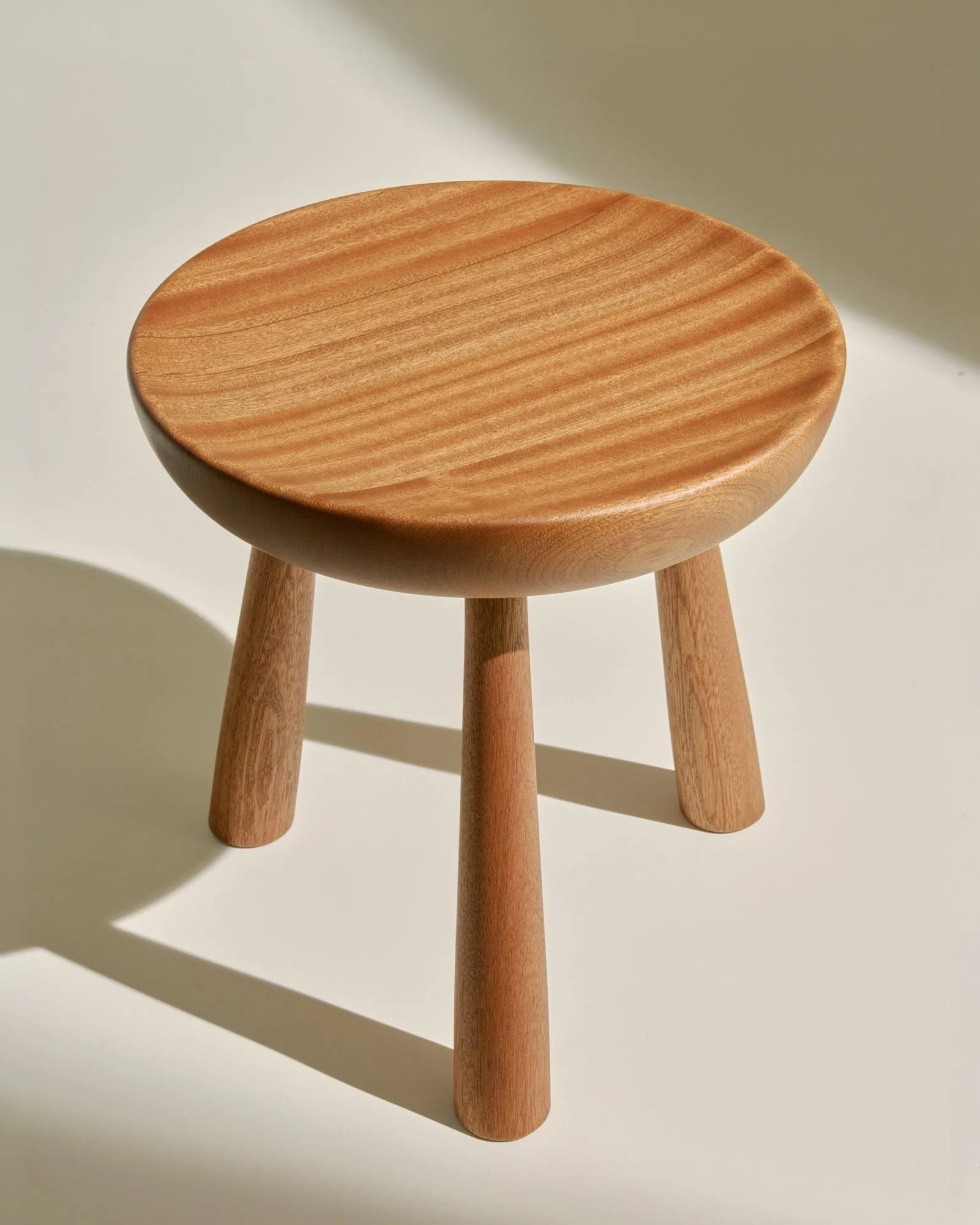 Totto pall, Lakkert sapeli, Ø31x32,6 cm GUBI