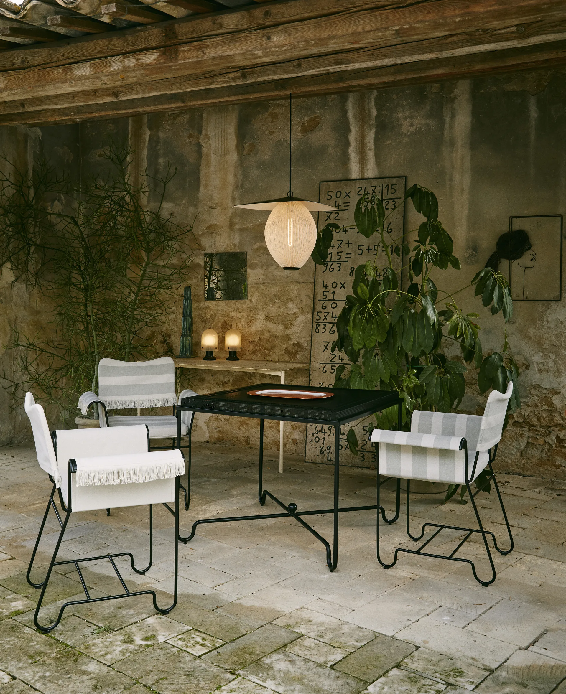 Tropique bord 90 x 90 x 75 cm, Classic black GUBI