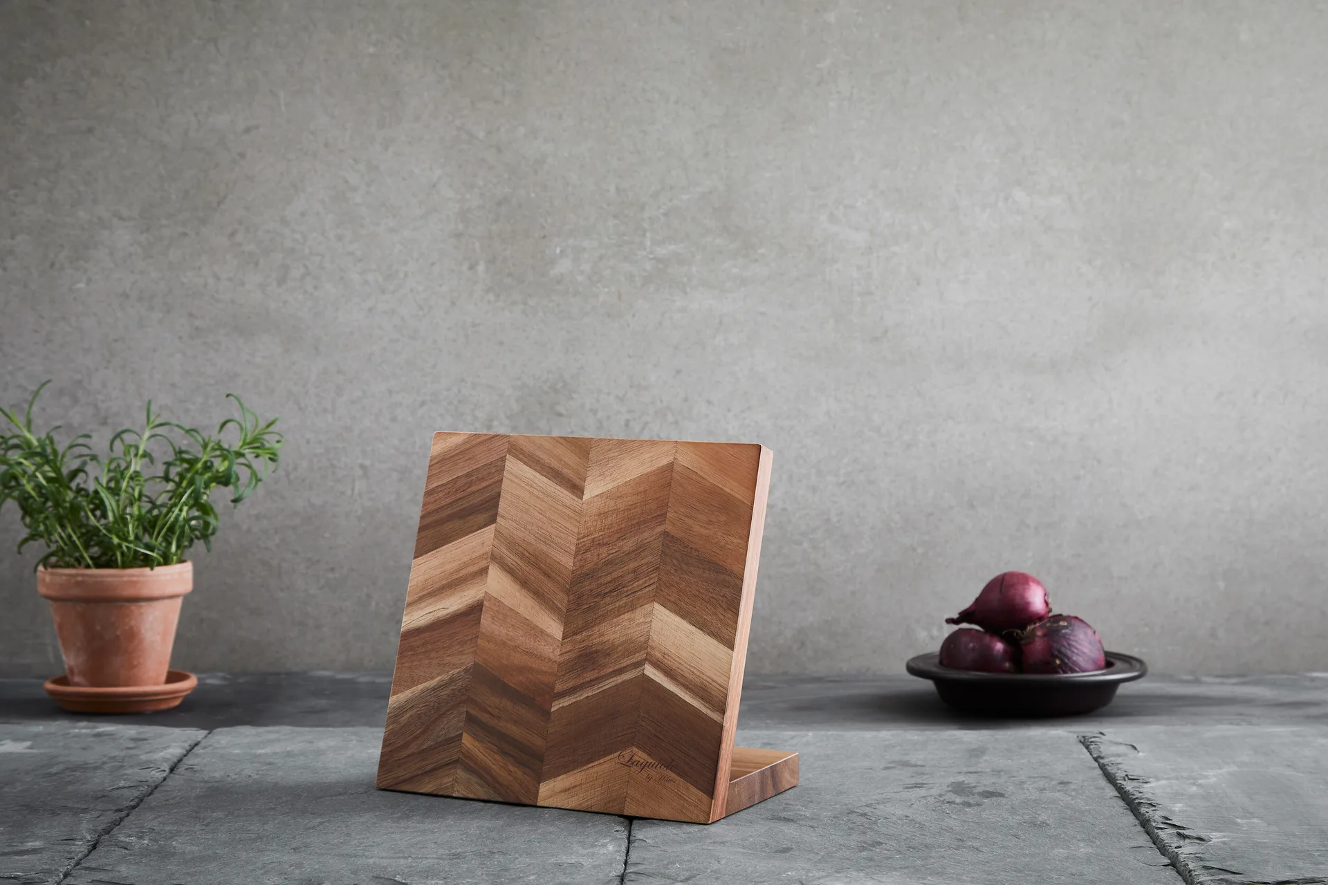 Laguiole By Hâws magnetisk knivblokk 22,6x19,5 cm, Akacia Hâws