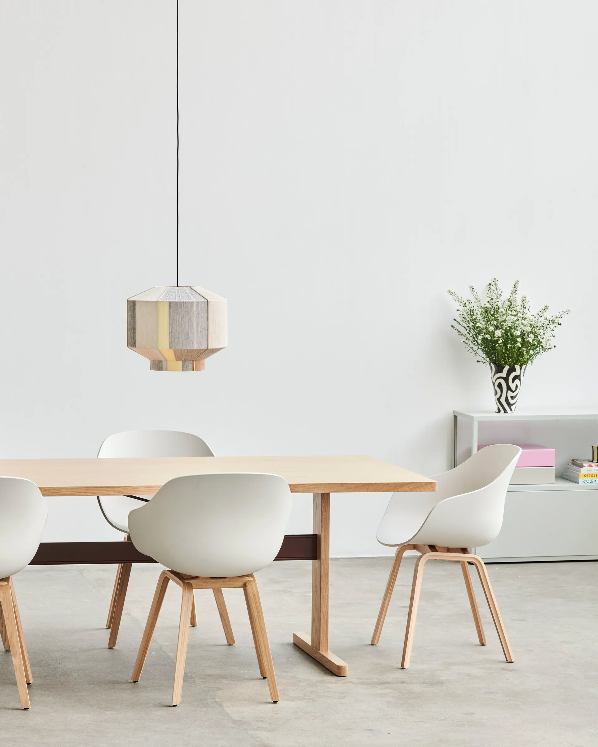 About a Chair 22 stol 2.0, Hvitlakkert ekstativ HAY