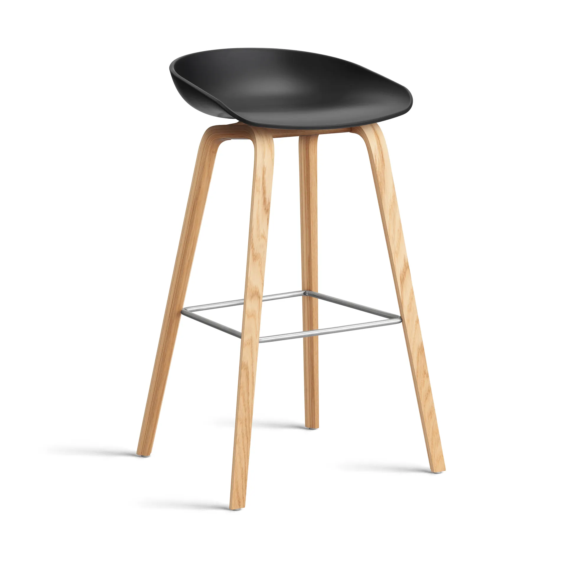 About a Stool 32 High barstol lakkert eikstativ 2.0, Svart-rustfritt stålstøtte HAY