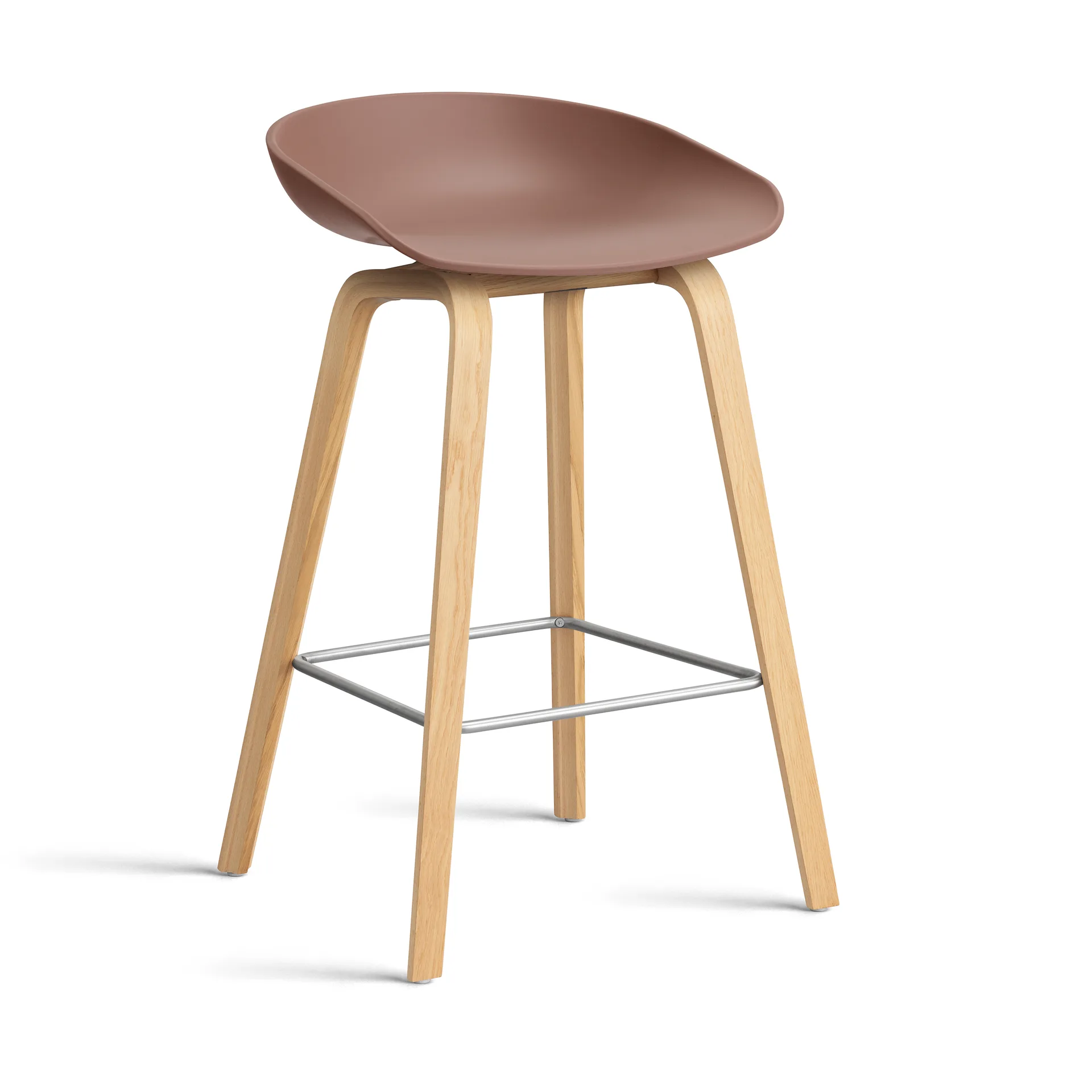 About a Stool 32 Low barstol lakkert eikeramme 2.0, Soft brick-rostfritt stålhjulstøtte HAY
