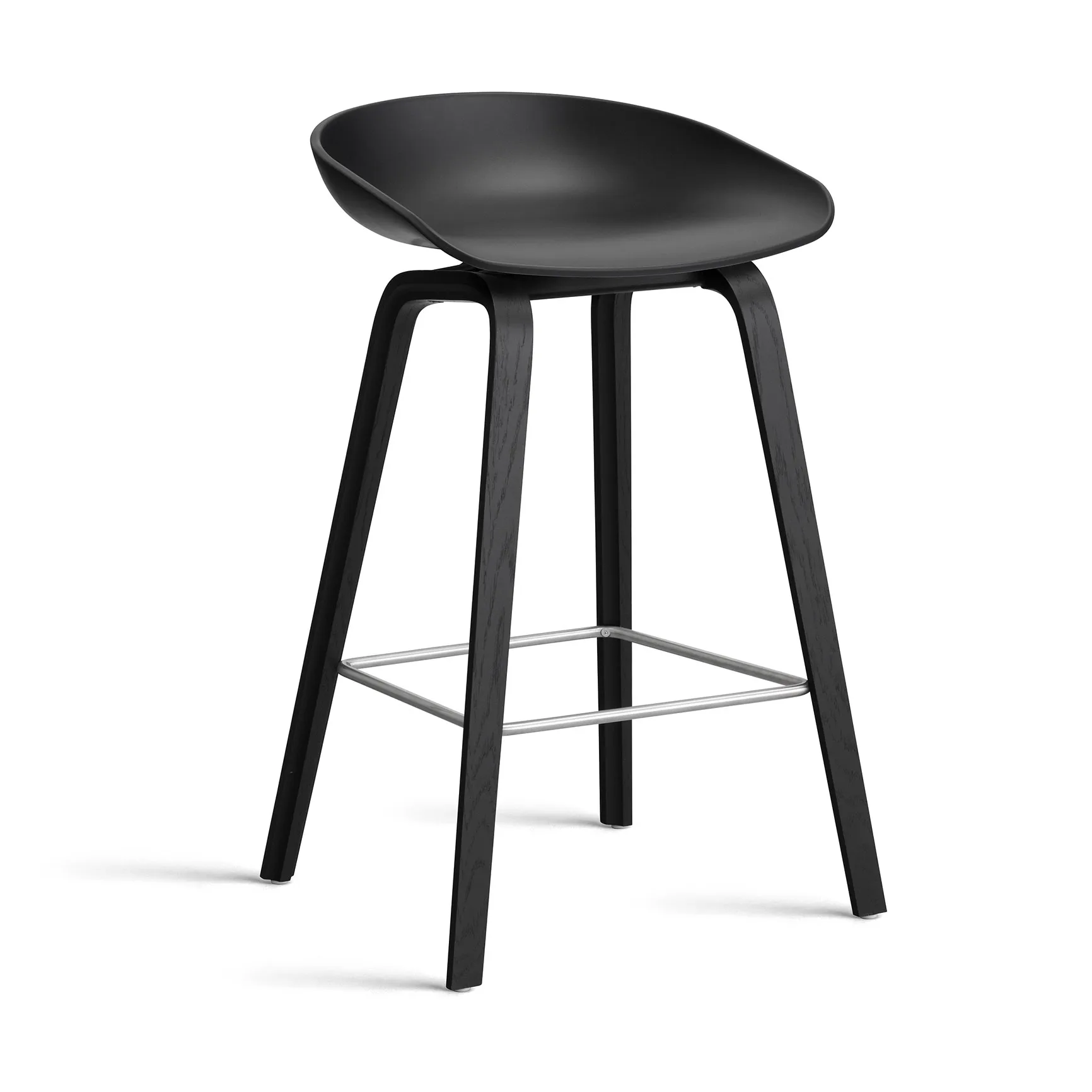 About a Stool 32 Low barstol svart eikstativ 2.0, Svart-rustfritt stålfeste HAY