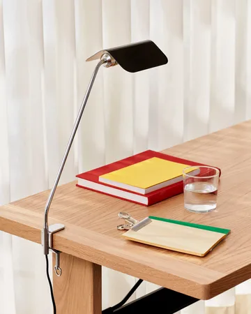 Apex Clip skrivebordslampe - Iron black - HAY