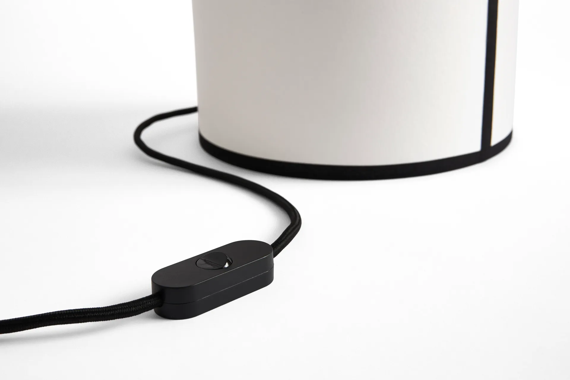 Ava pyramid bordlampe 45 cm, White HAY