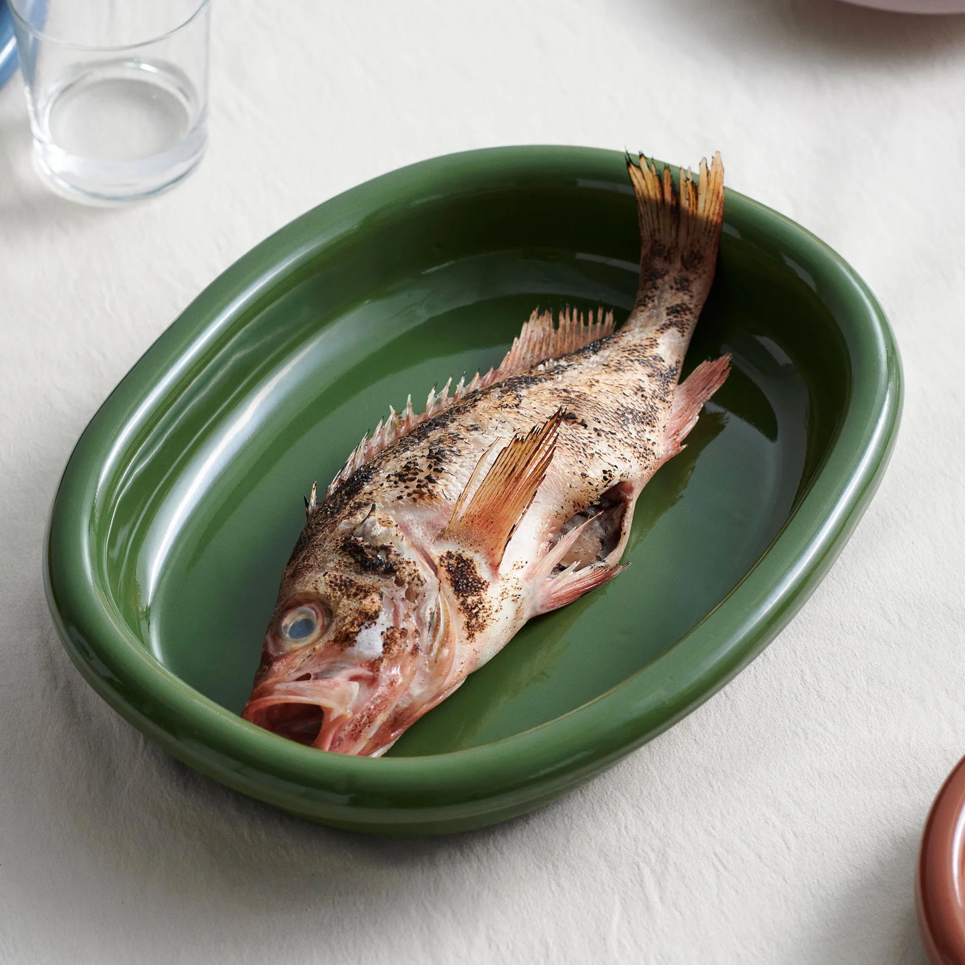 Barro ovalt serveringsfat, Green, large 27x36 cm HAY