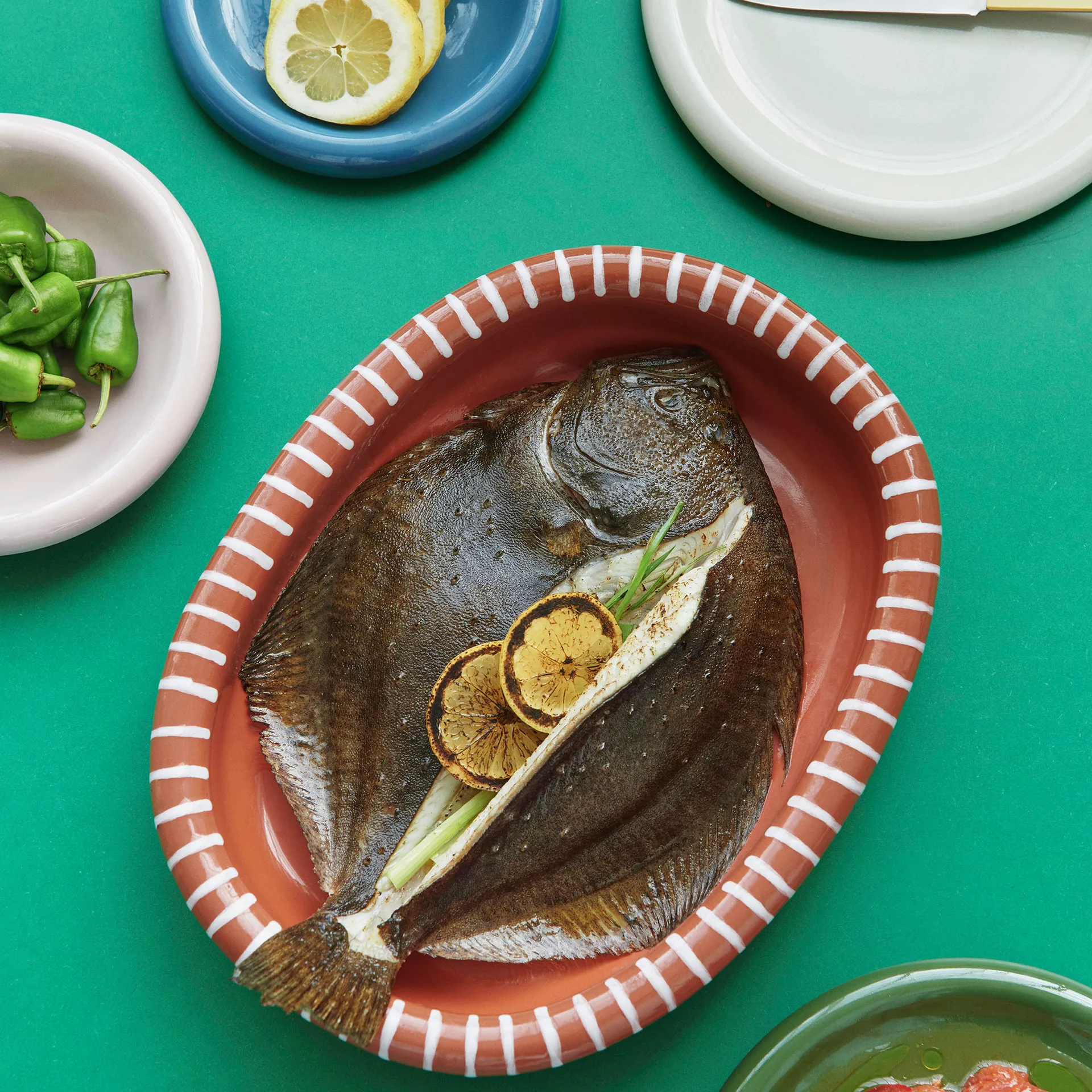 Barro ovalt serveringsfat stort 27x36 cm, Natural with stripes HAY