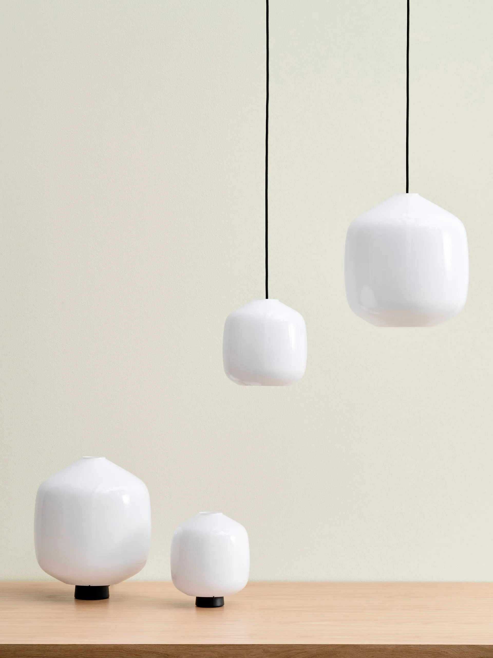 Buoy pendel Ø20 cm, Opal glass-soft black HAY