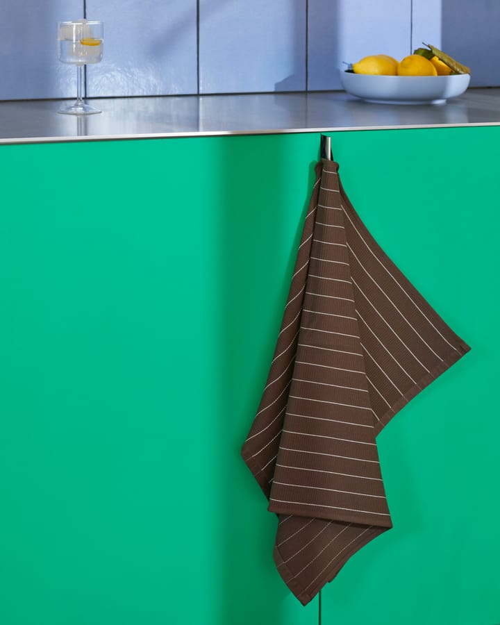 Canteen kjøkkenhåndkle 52 x 80 cm - Chocolate pinstripe - HAY