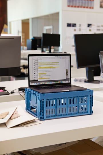 Colour Crate M 26,5 x 34,5 cm - Electric blue - HAY