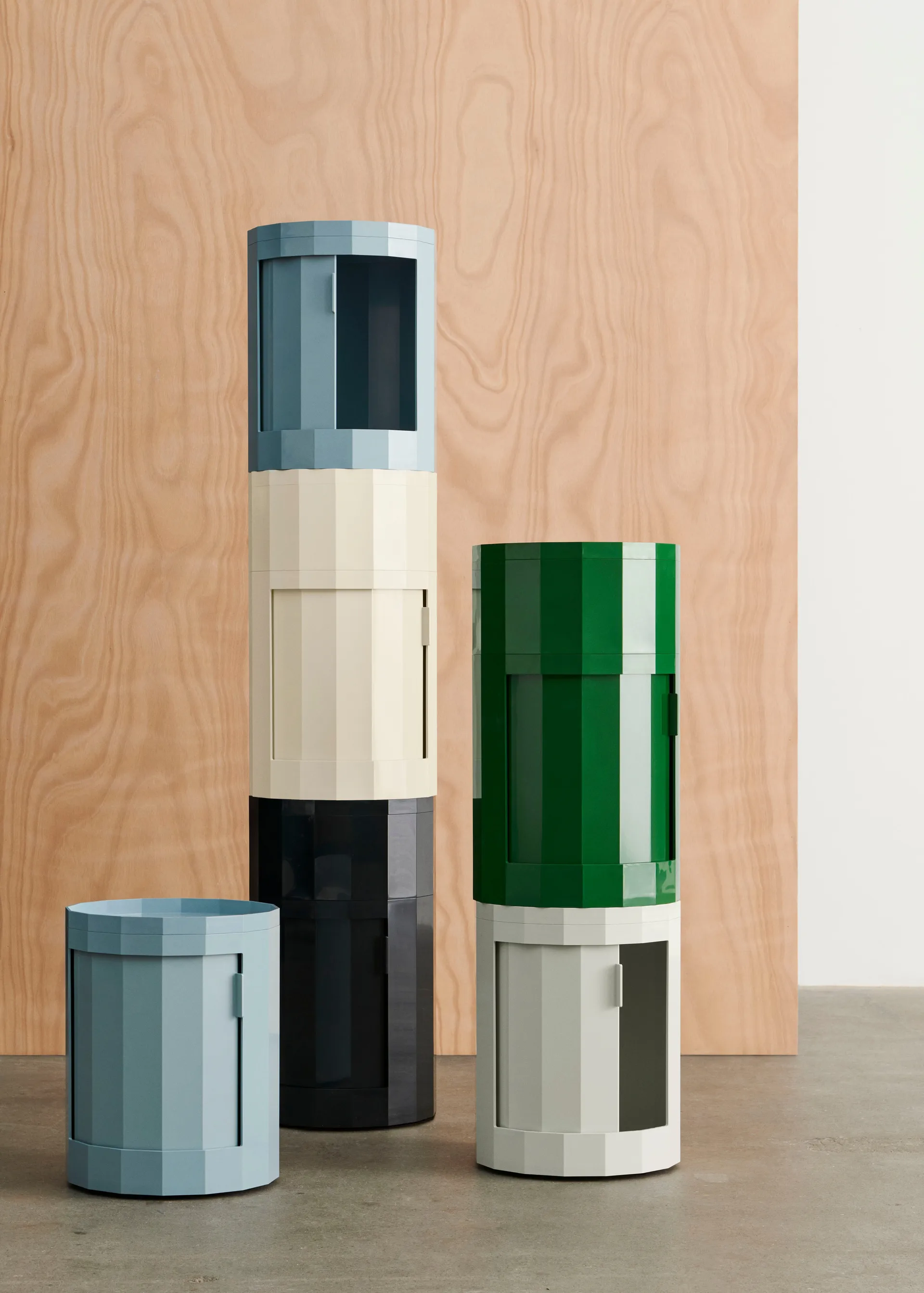 Facet Cabinet 101 sidebord, Eggshell HAY