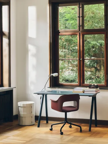 Facet Cabinet 20 sidebord - Eggshell - HAY