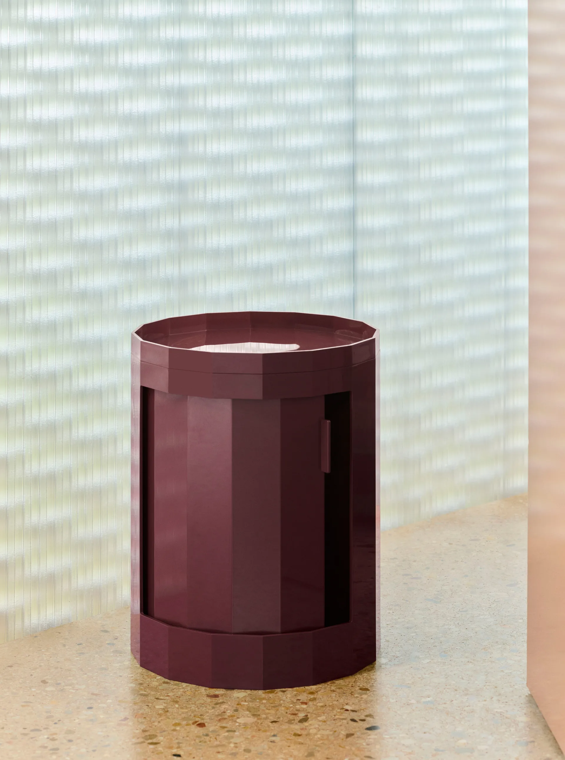 Facet Cabinet low sidebord føtter/hjul 49 cm, Burgundy HAY