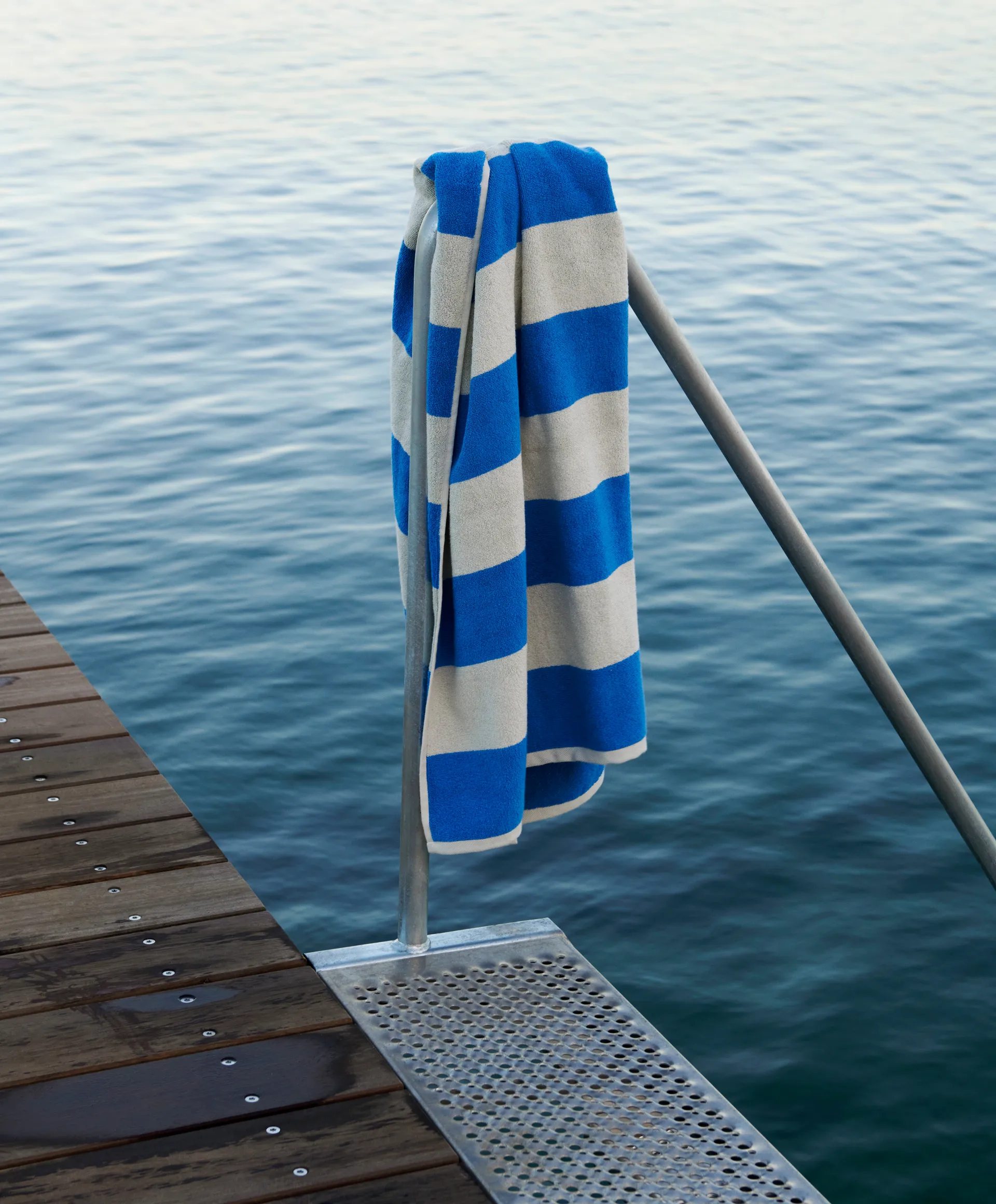 Frotté Stripe håndkle 50 x 100 cm, Blå HAY