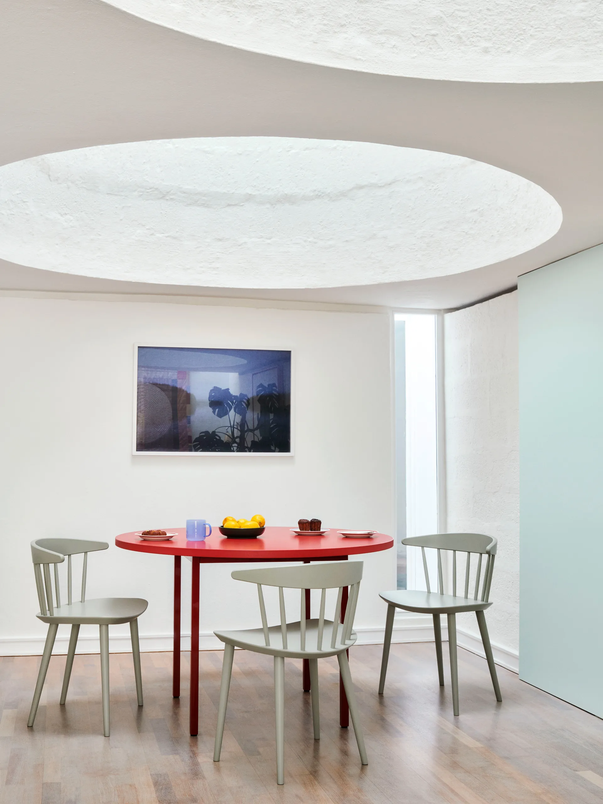 J104 stol, Warm grey lakkert bøk HAY