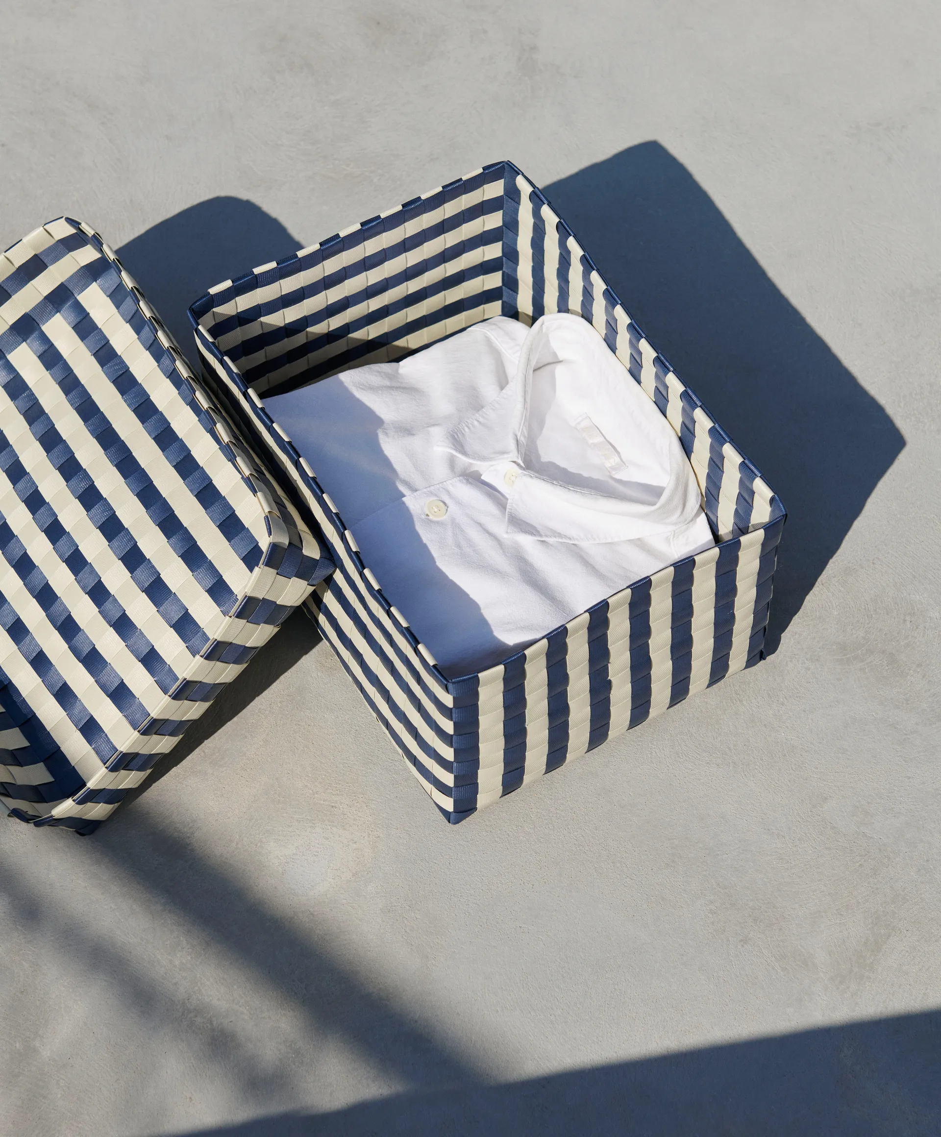 Maxim Stripe Box oppbevaringskurv M 24 x 33,5 cm, Blå-sand HAY