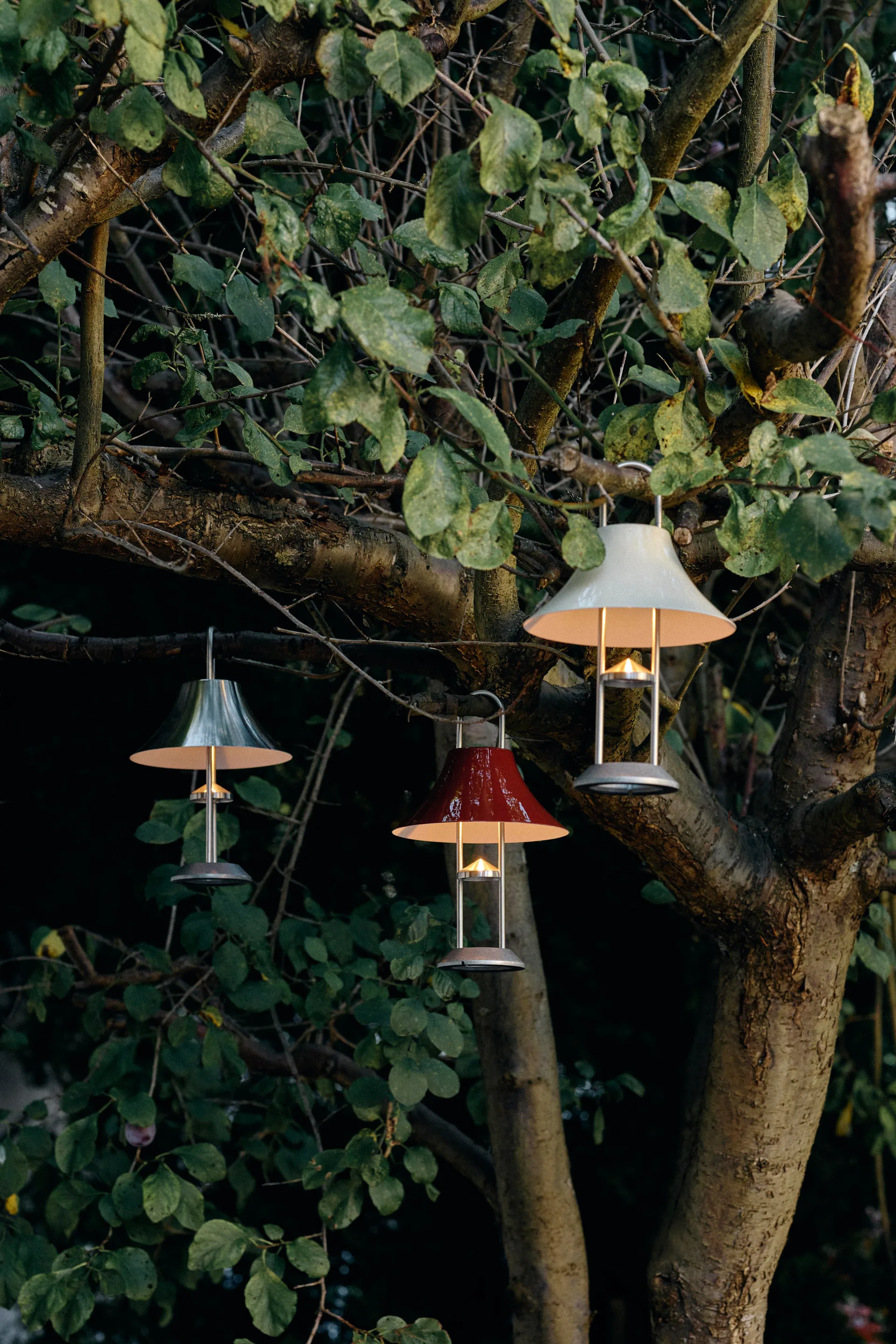 Mousqueton portabel bordlampe 30,5 cm, Iron red HAY