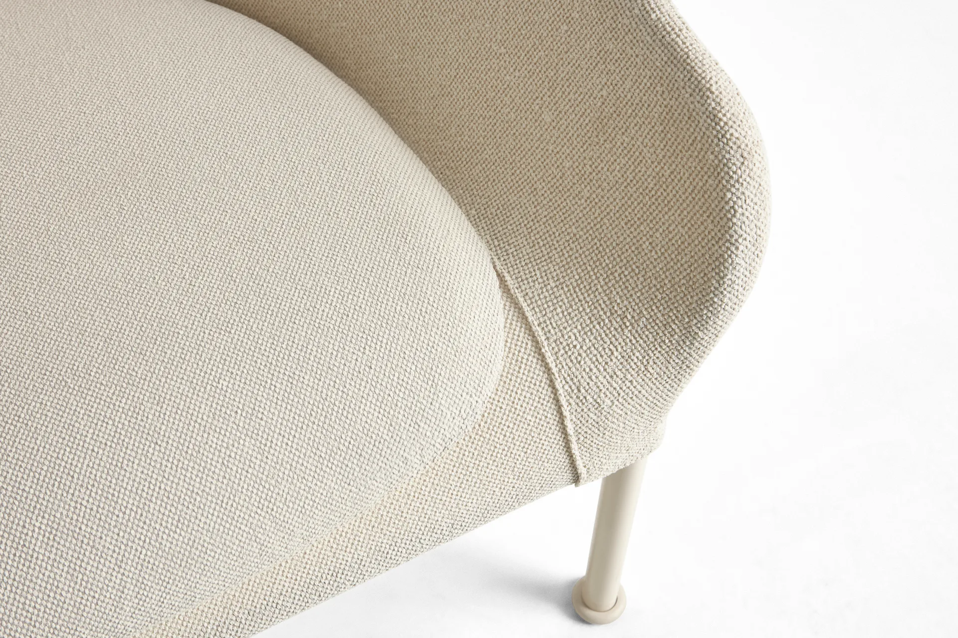 O2 Lounge Chair lenestol, Soft cream-lakkert stål eggshell HAY