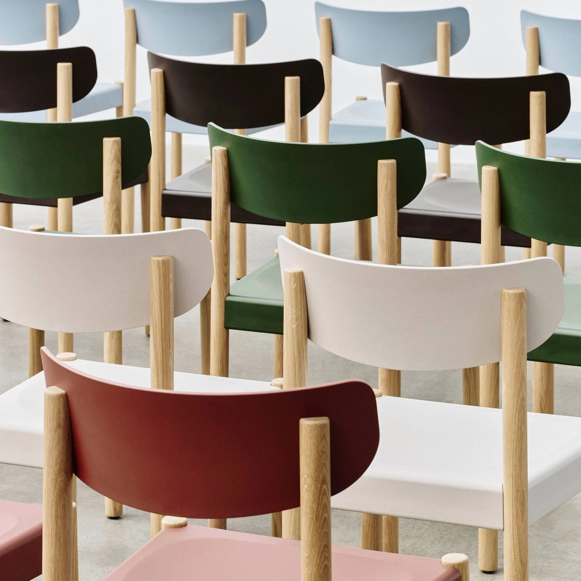 Pack Chair 10 stol, Oljet eik-palm green HAY