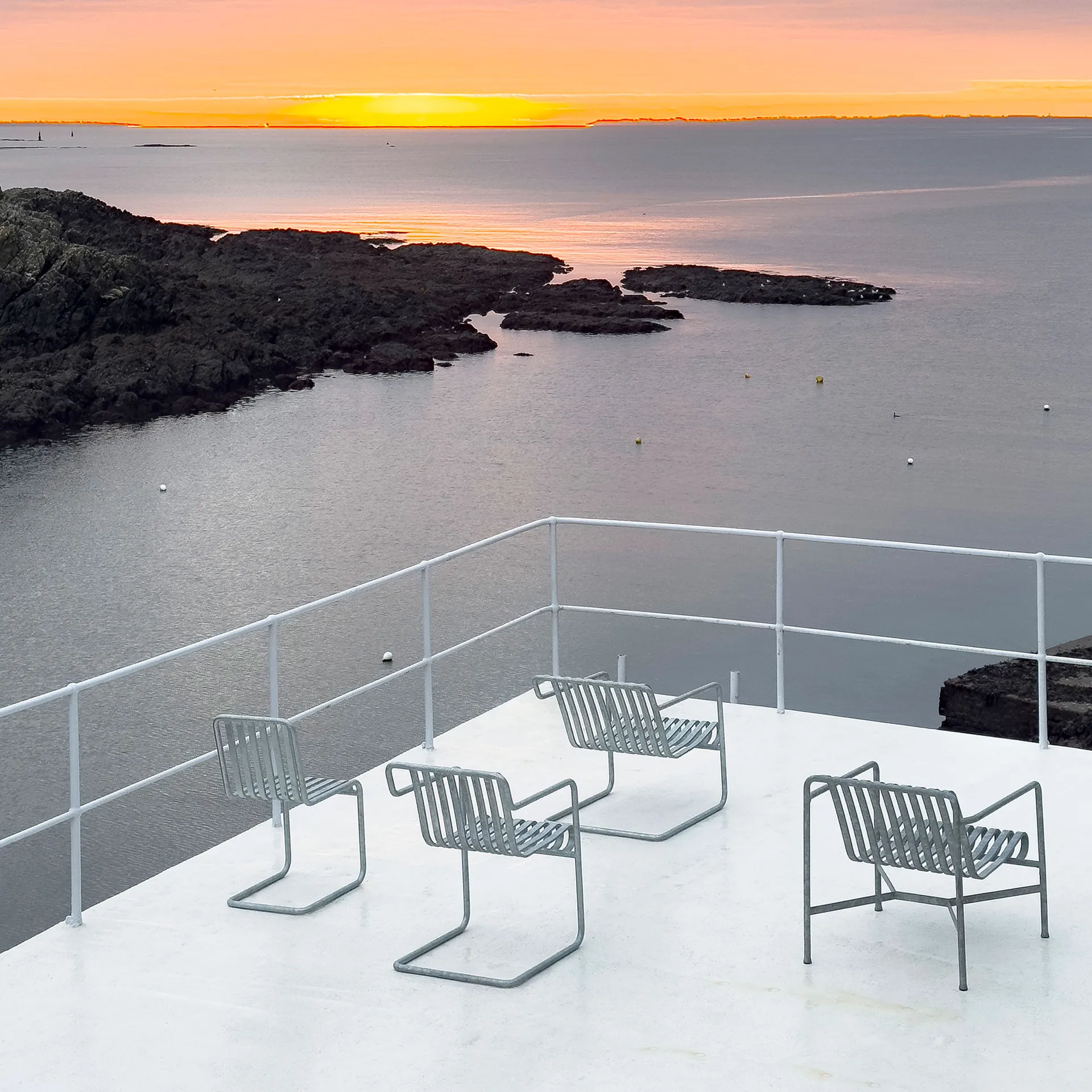 Palissade Cantilever Dining karmstol, Hot galvanised steel HAY