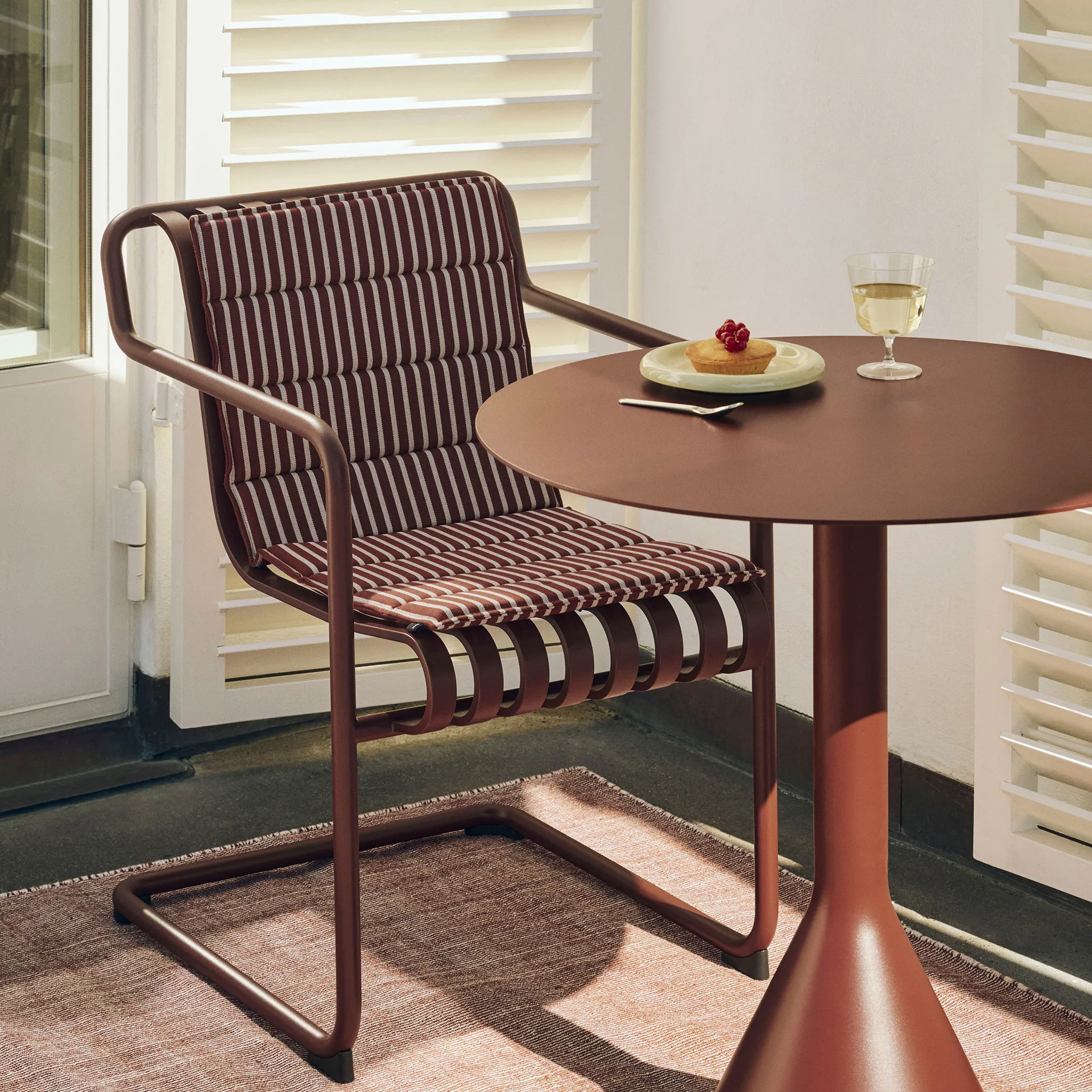 Palissade Cantilever Dining karmstol, Iron red HAY