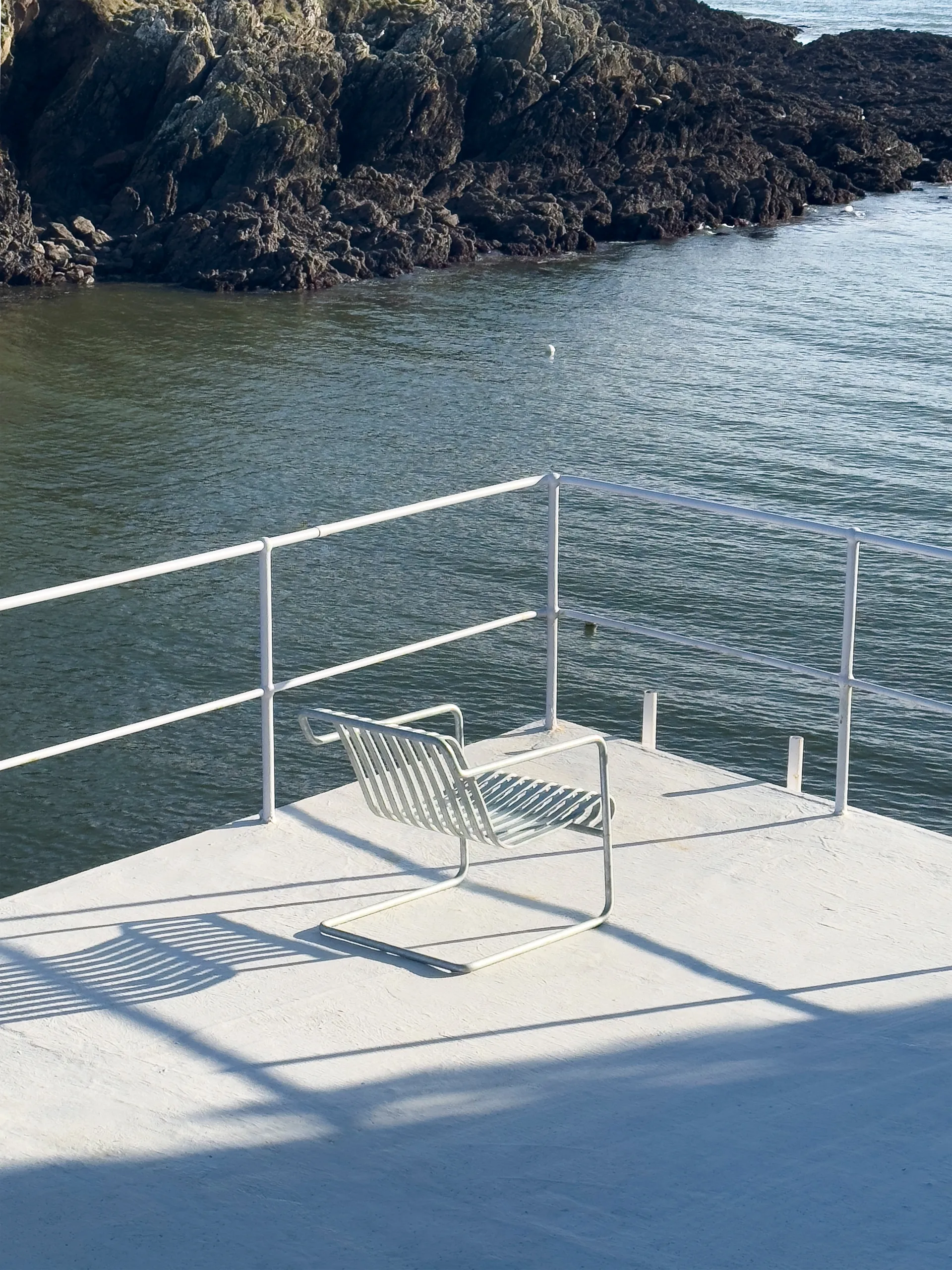 Palissade Cantilever Low loungestol, Hot galvanised steel HAY