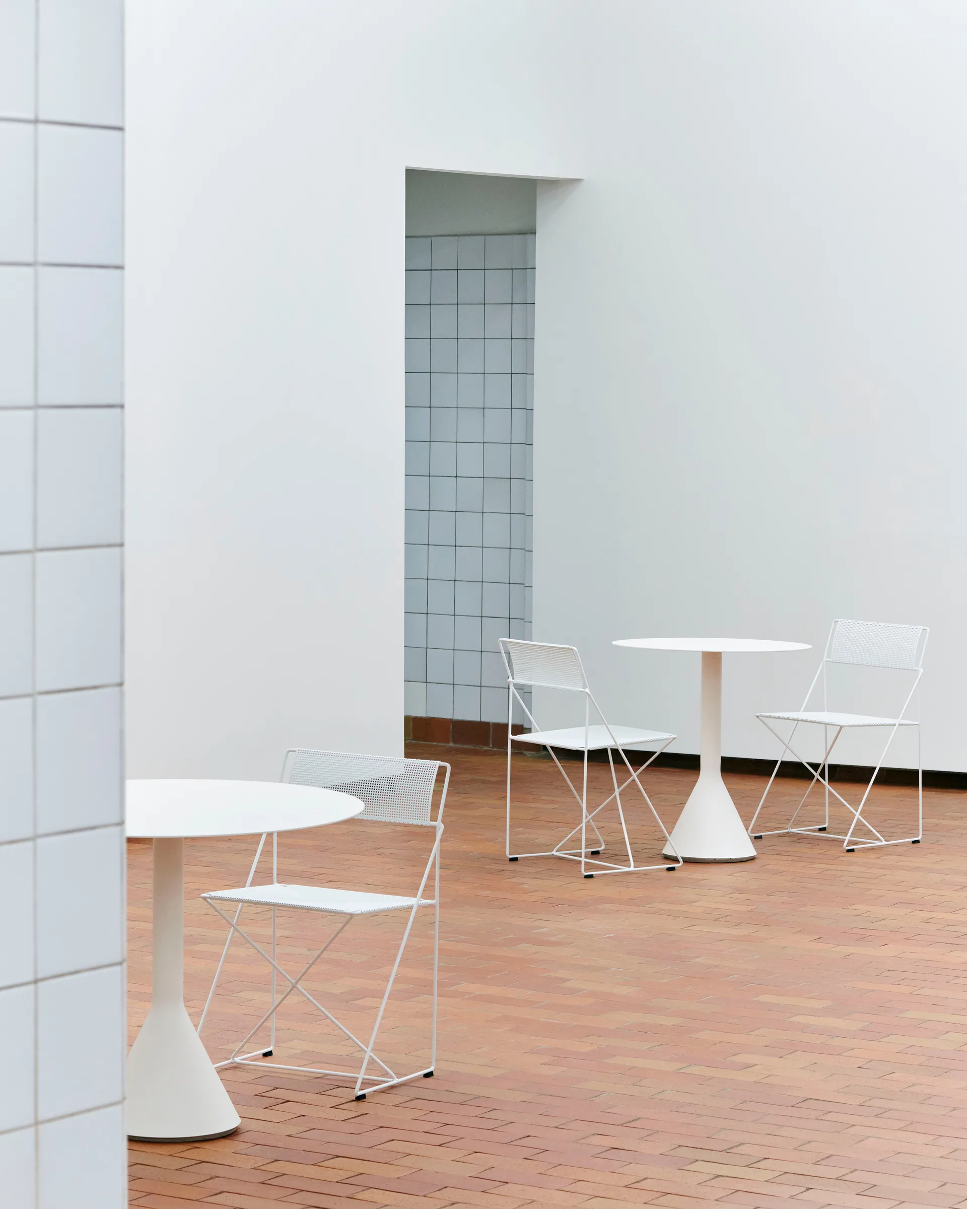 Palissade Cone rundt kafébord, Cream white, Ø70 cm HAY