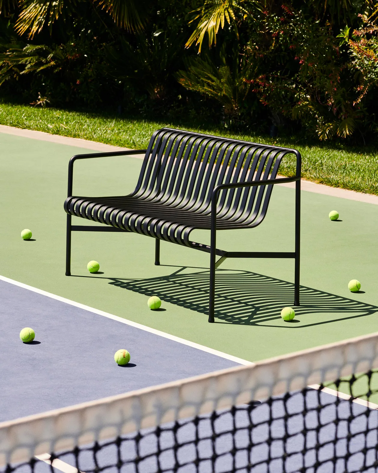 Palissade Dining benk med armlener, Anthracite HAY