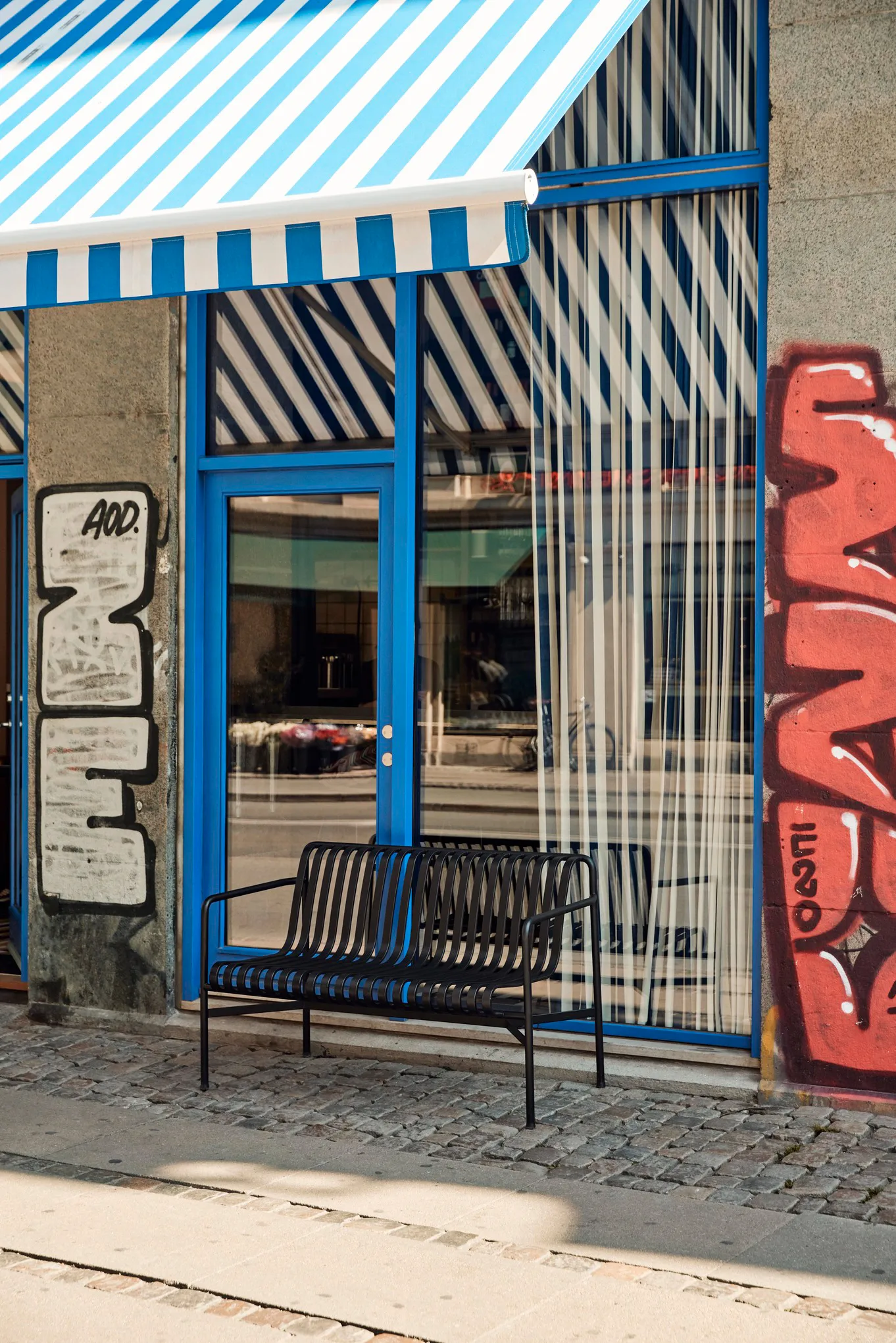 Palissade Dining benk med armlener, Anthracite HAY