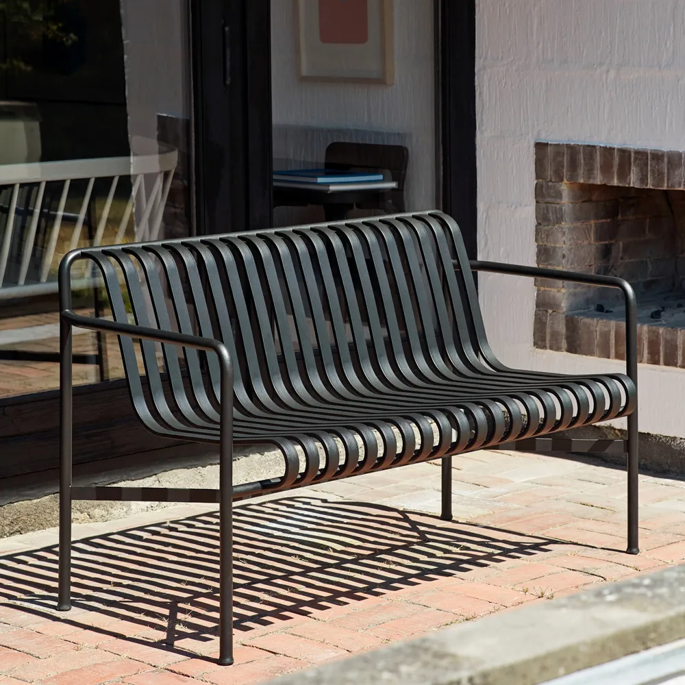 Palissade Dining benk med armlener, Anthracite HAY