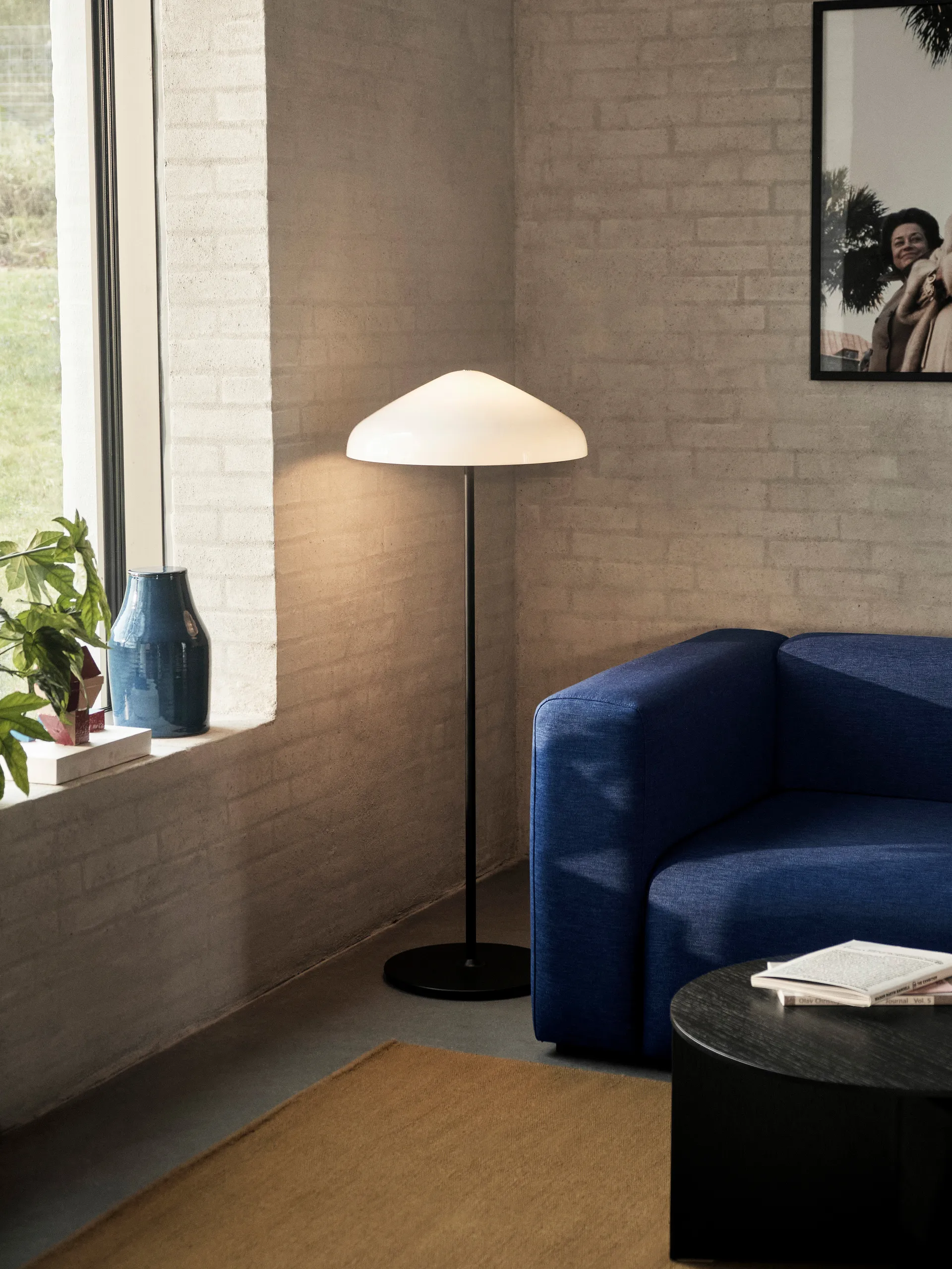 Pao Glass gulvlampe, White opal glass HAY