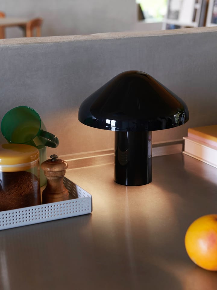 Pao Portable bordlampe, Soft black HAY