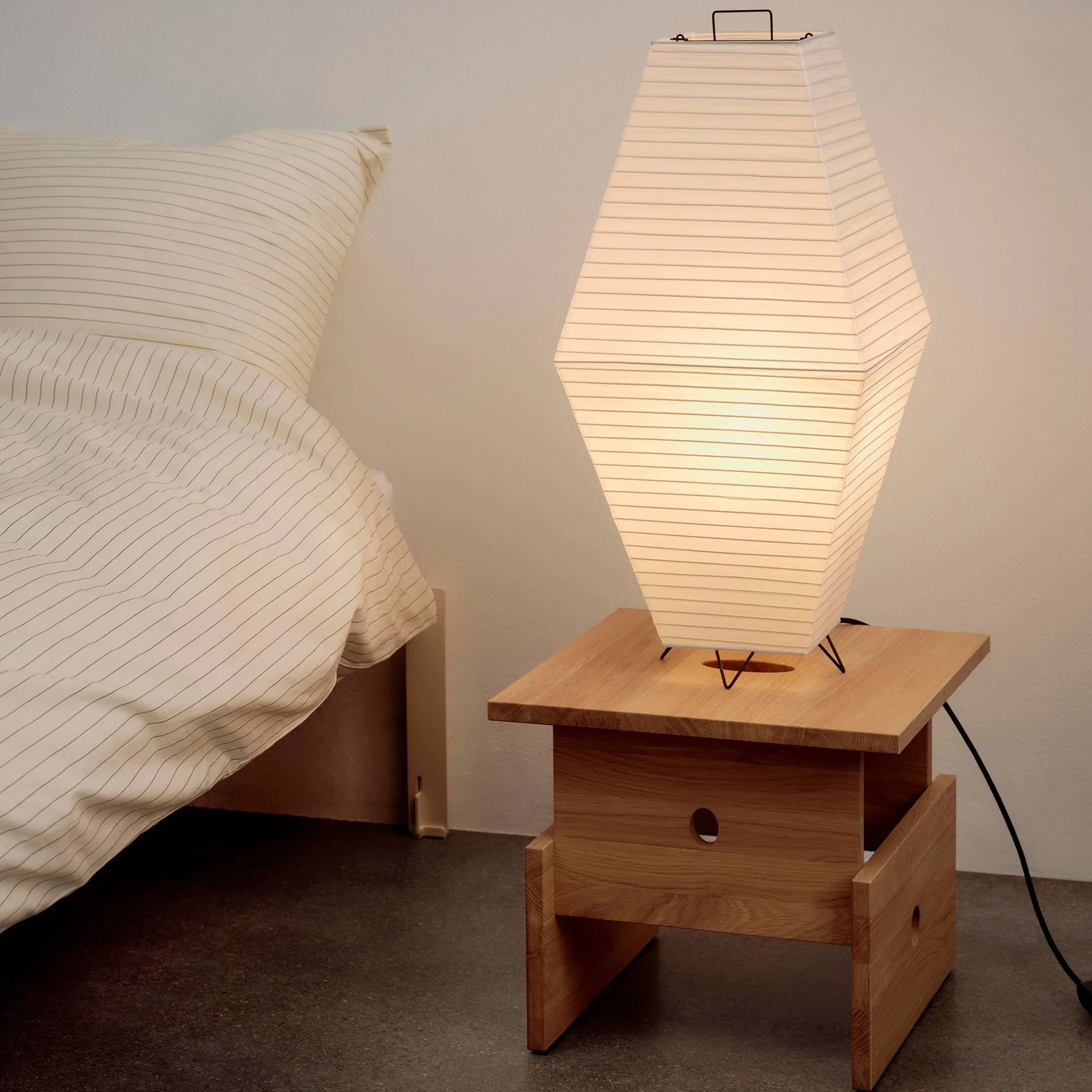 Paper Shade Prism lampeskjerm for gulv- og bordlampe, Classic white, 30×66 cm HAY