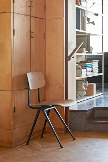 Result stol - Eik-svart stål stativ - HAY