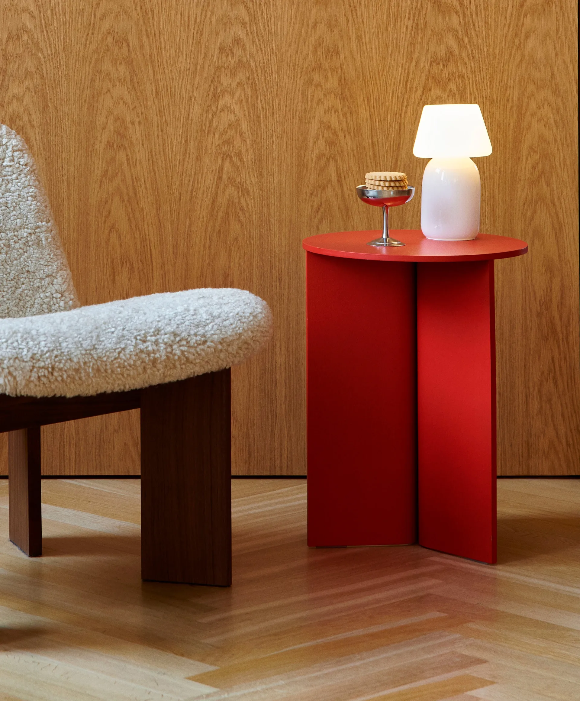 Slit high sidebord Ø35 cm, Candy red lacquered oak HAY