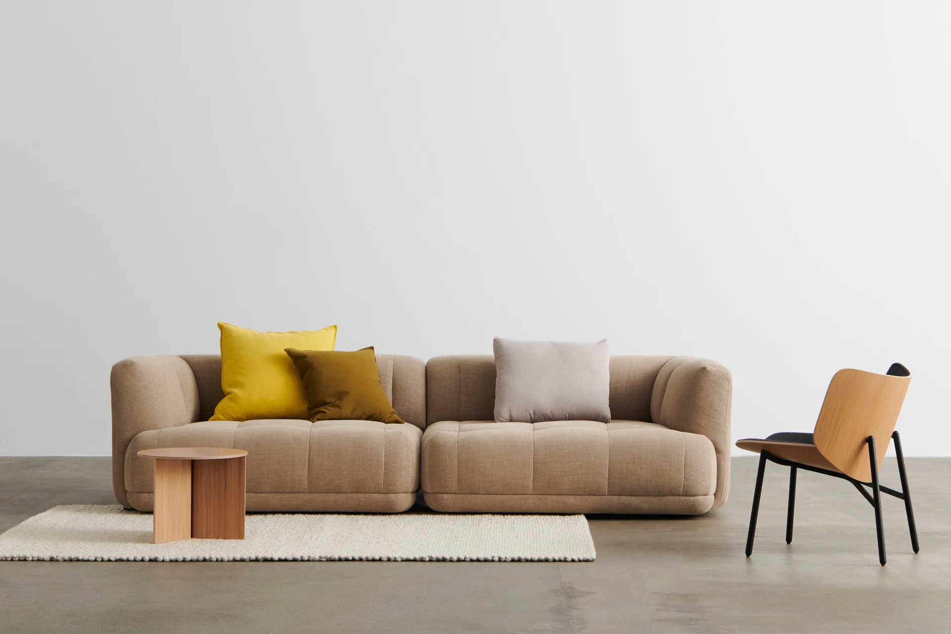 Slit sofabord Ø45 cm, Lacquered oak HAY