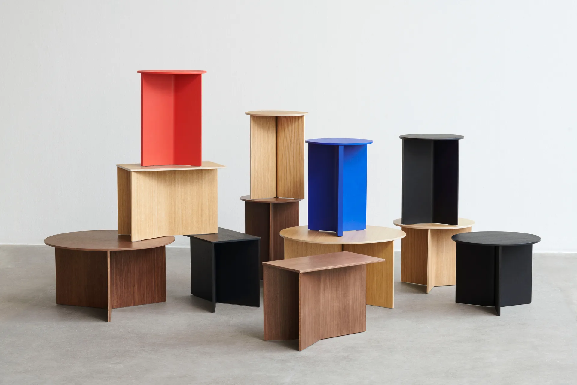 Slit sofabord Ø45 cm, Lacquered oak HAY