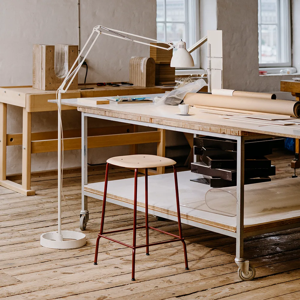 Soft Edge 30 lav barkrakk, Eik-fall red stål understell HAY