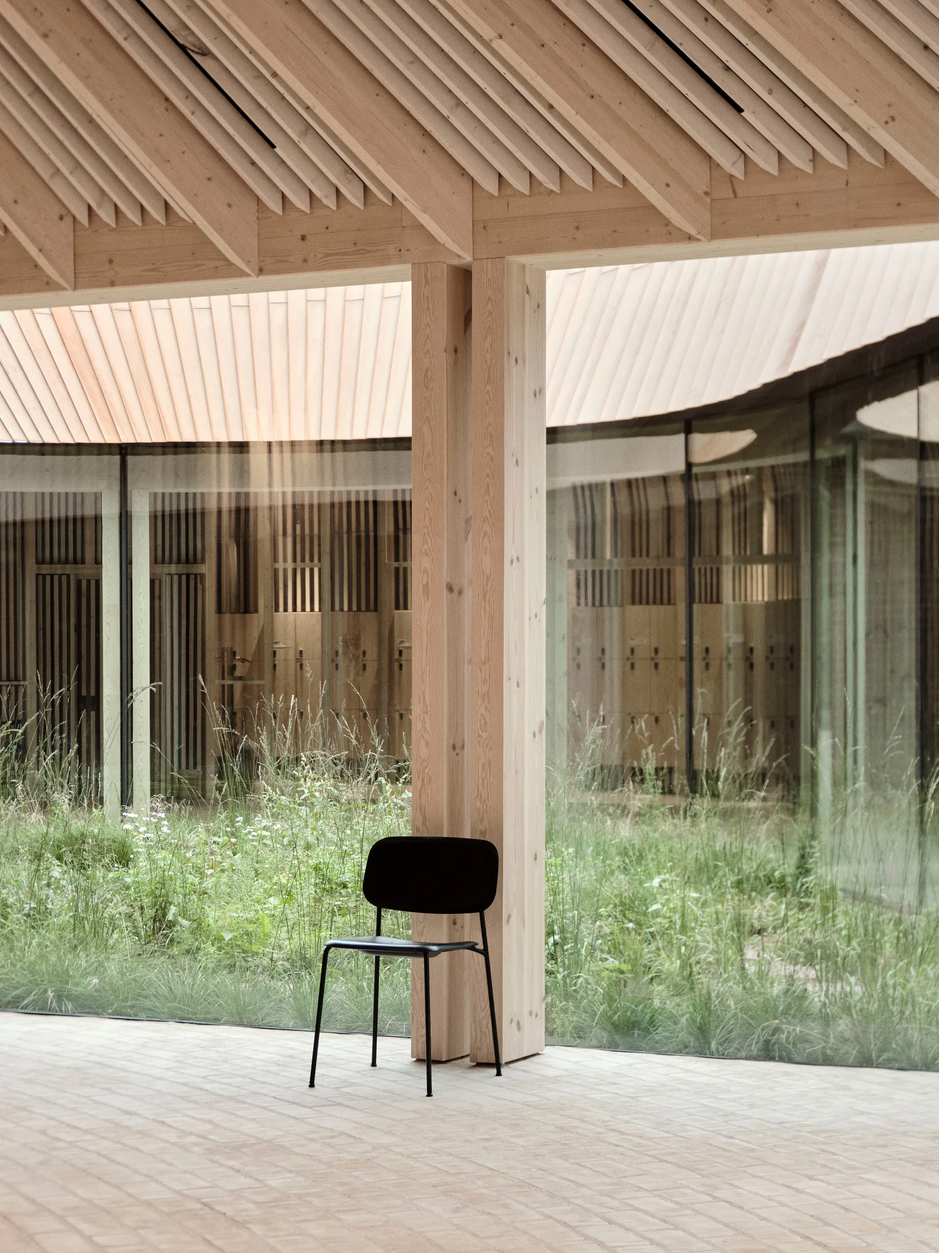 Soft Edge 40 stol, Smoked oak-svart stål understell HAY