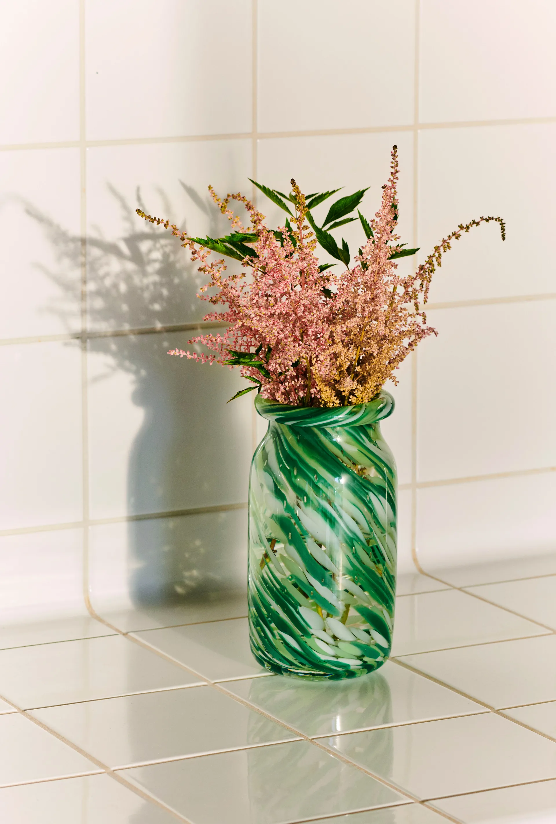 Splash Roll Neck vase S 20,5 cm, Green swirl HAY