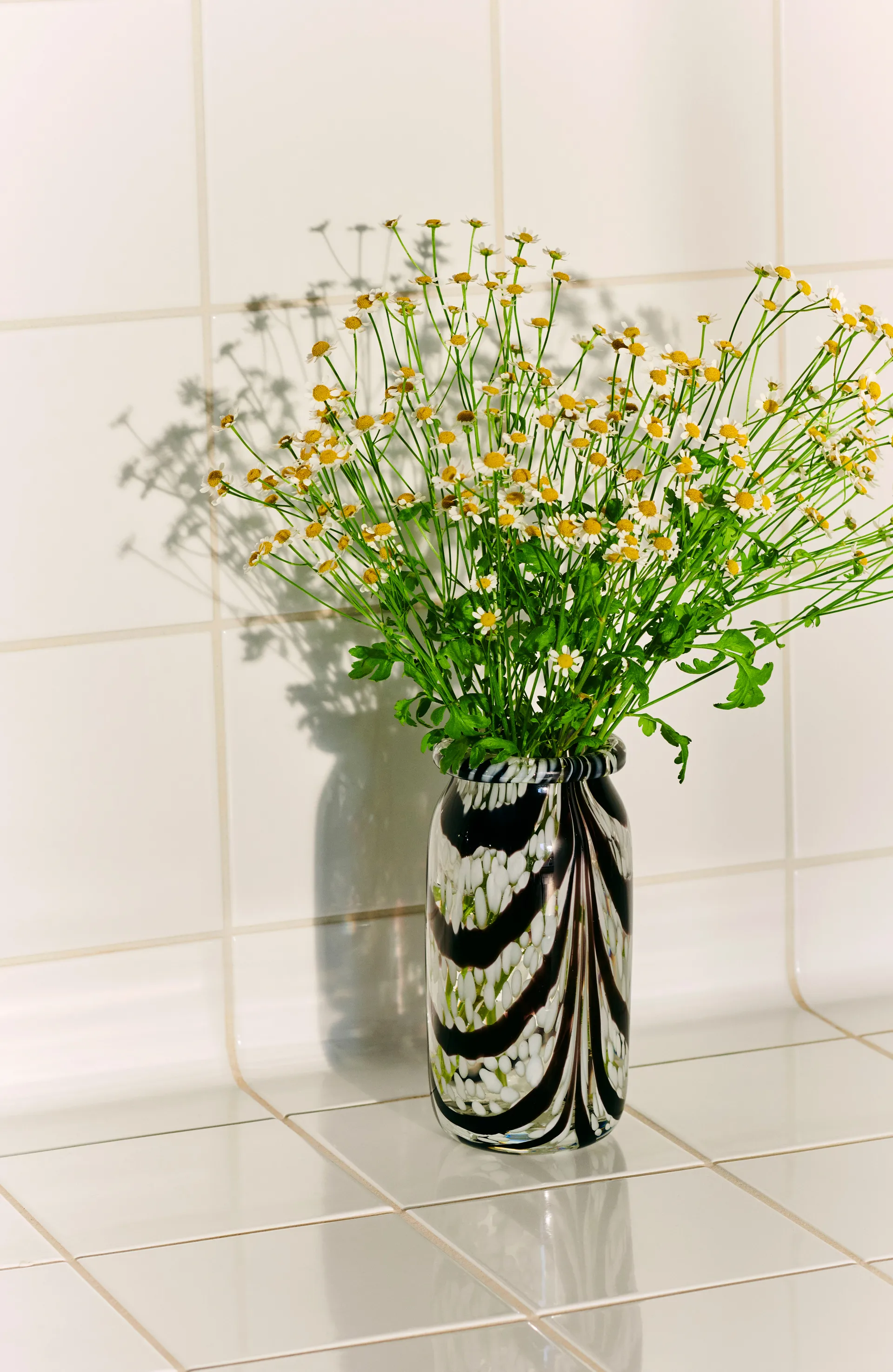 Splash Roll Neck vase XS 19 cm, Coffe and white HAY