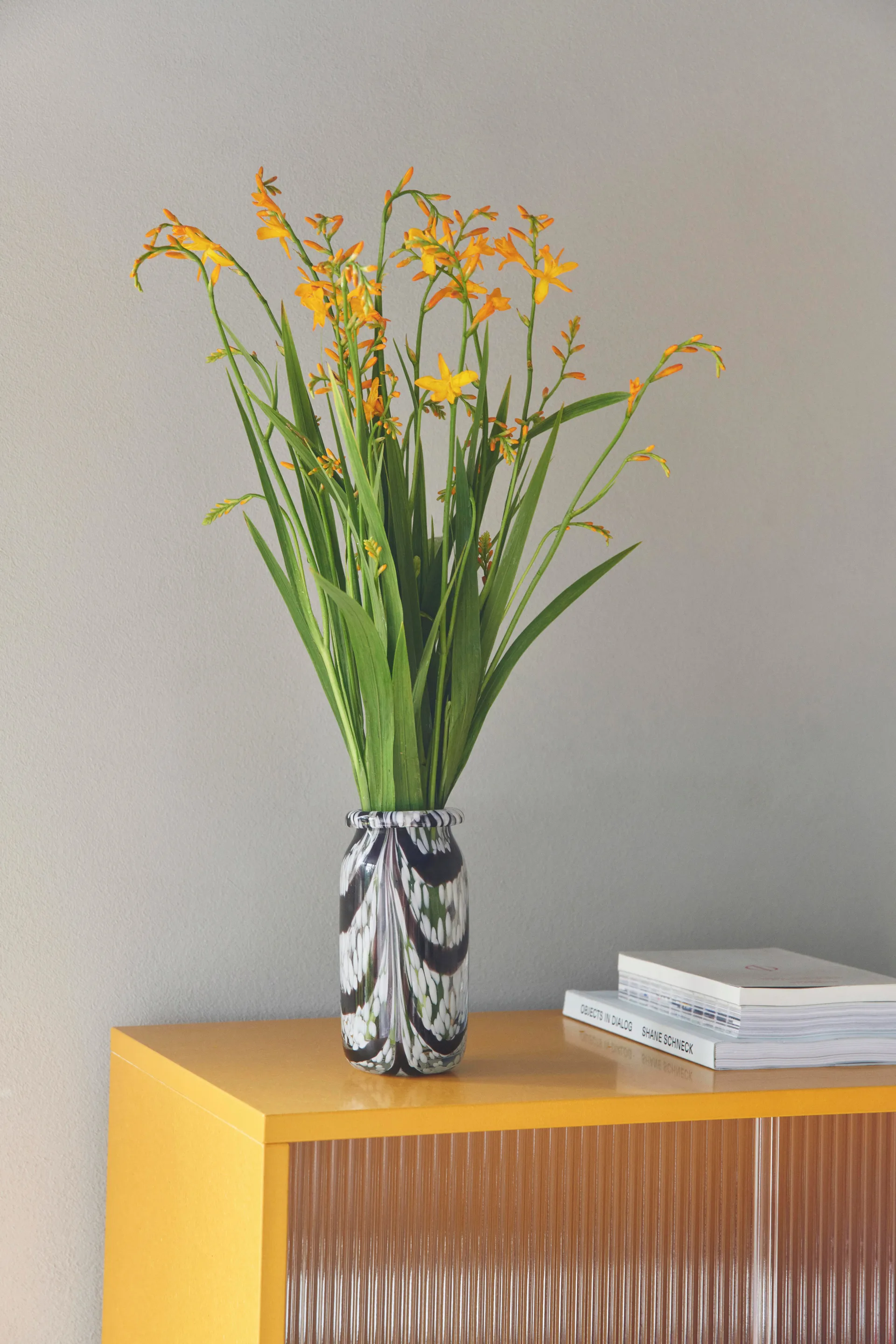 Splash Roll Neck vase XS 19 cm, Coffe and white HAY