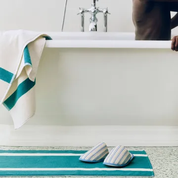 Stripe baderomsmatte - Petrol blue, 50×80 cm - HAY