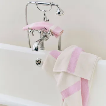 Stripe håndkle - Cool pink, 70×140 cm - HAY