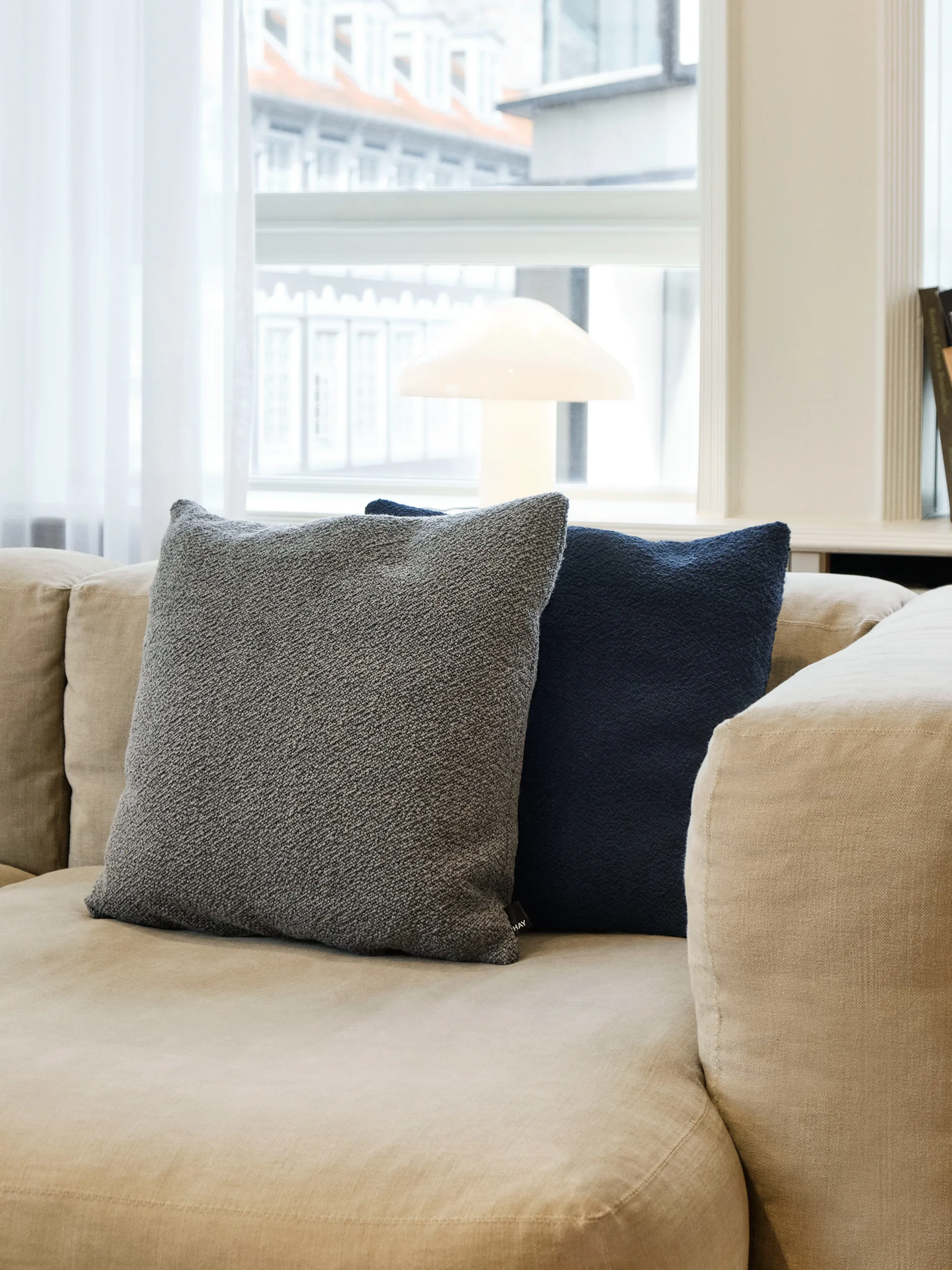 Texture pute 50 x 50 cm, Mørkeblå HAY