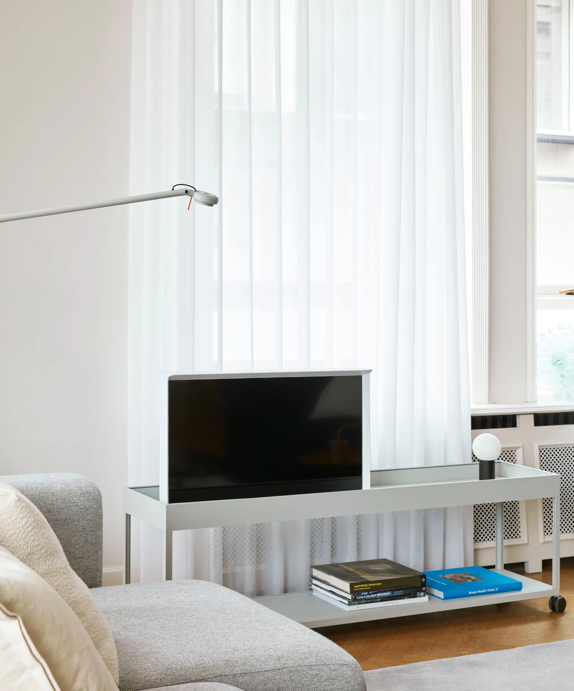 Turn On bordlampe, Svart HAY